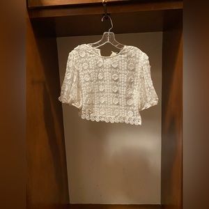 ☃️Forever 21 White floral Mesh crop top in size medium